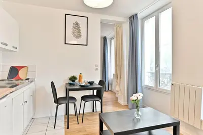 Cuisine ou kitchenette dans l'établissement Appartement proche Mairie 10ème arrondissement