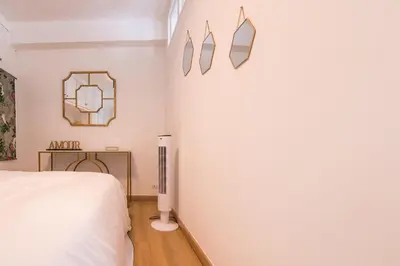 Un ou plusieurs lits dans un hébergement de l'établissement Luxury Art Deco Elegant Escape by Eiffel Tower