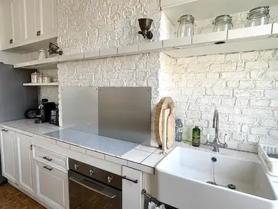 Cuisine ou kitchenette dans l'établissement L'appartement Poulbot