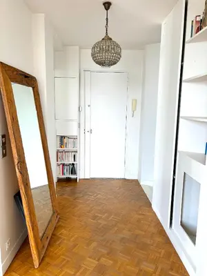 Bibliothèque dans l'appartement