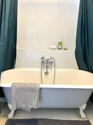 Salle de bains dans l'établissement L'appartement Poulbot