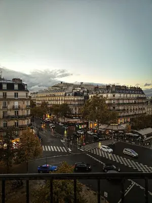 Vue générale sur Paris ou vue de la ville depuis l'appartement