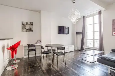 Télévision ou salle de divertissement dans l'établissement Paris St Germain Luxembourg