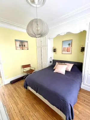 Un ou plusieurs lits dans un hébergement de l'établissement Paris Le Marais & Central Large Big Spacious Charming Parisian flat