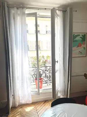 Un ou plusieurs lits dans un hébergement de l'établissement Paris Le Marais & Central Large Big Spacious Charming Parisian flat