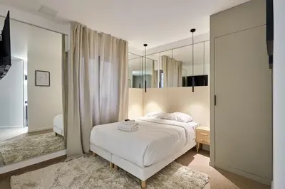 Un ou plusieurs lits dans un hébergement de l'établissement Apartment Père Lachaise by Studio prestige
