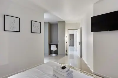 Télévision ou salle de divertissement dans l'établissement Apartment Père Lachaise by Studio prestige