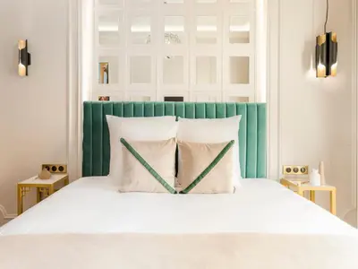 Un ou plusieurs lits dans un hébergement de l'établissement Merveil - Signature Suite - Champs Elysees -Kleber