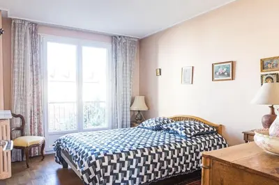 Un ou plusieurs lits dans un hébergement de l'établissement L'ESCUDIER Appartement calme proche Rolland Garros avec vue panoramique et parking