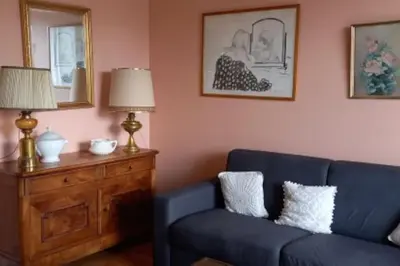 Coin salon dans l'établissement L'ESCUDIER Appartement calme proche Rolland Garros avec vue panoramique et parking