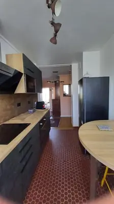 Cuisine ou kitchenette dans l'établissement L'ESCUDIER Appartement calme proche Rolland Garros avec vue panoramique et parking