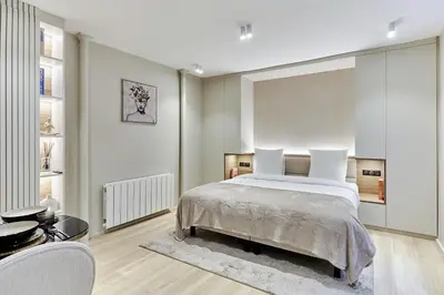 Un ou plusieurs lits dans un hébergement de l'établissement Studio Center of Paris by Studio prestige