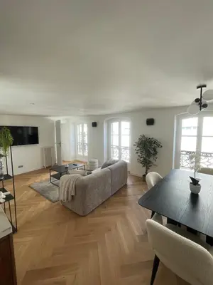 Télévision ou salle de divertissement dans l'établissement Appartement Neuf à 500m des Champs-Élysées