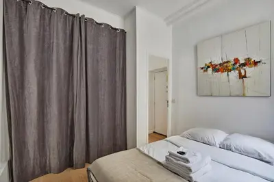 Un ou plusieurs lits dans un hébergement de l'établissement Apartment Center of Paris by Studio prestige