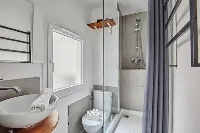 Salle de bains dans l'établissement Apartment Center of Paris by Studio prestige