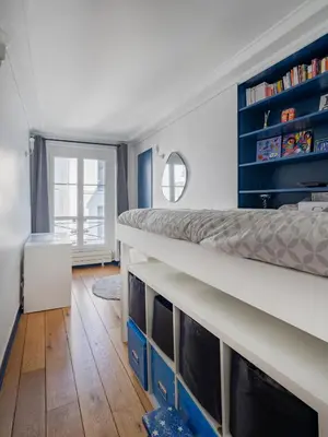 Bibliothèque dans l'appartement
