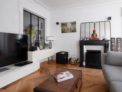 Télévision ou salle de divertissement dans l'établissement Paris Center - Haussmann Elegant Residence