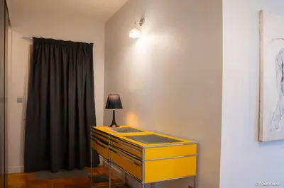 Plan de l'établissement Moderne 2 pièces en plein Paris au bord de Seine
