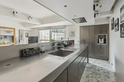 Cuisine ou kitchenette dans l'établissement Quai des Célestins 1bdr by B'Your Home