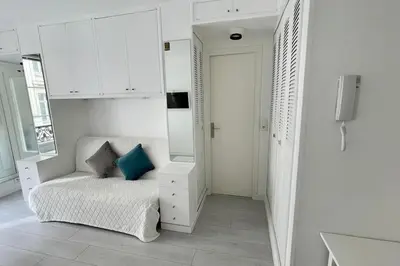 Un ou plusieurs lits dans un hébergement de l'établissement Le LONGCHAMP Paris 16 ème, New and perfectly located apartment