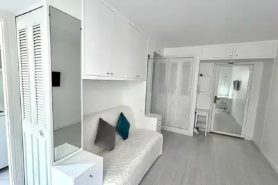 Plan de l'établissement Le LONGCHAMP Paris 16 ème, New and perfectly located apartment