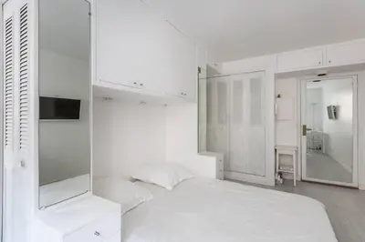 Un ou plusieurs lits dans un hébergement de l'établissement Le LONGCHAMP Paris 16 ème, New and perfectly located apartment