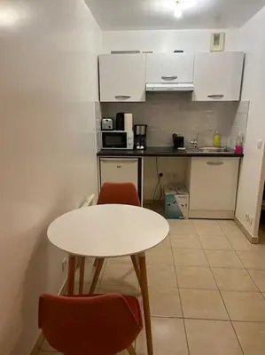 Cuisine ou kitchenette dans l'établissement Studio à 2 pas du métro