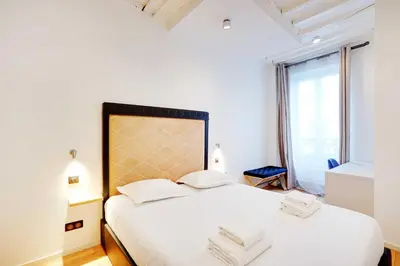Un ou plusieurs lits dans un hébergement de l'établissement Bright & cosy apartment Palais Royal
