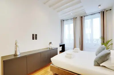 Un ou plusieurs lits dans un hébergement de l'établissement Bright & cosy apartment Palais Royal