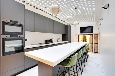 Cuisine ou kitchenette dans l'établissement Bright & cosy apartment Palais Royal