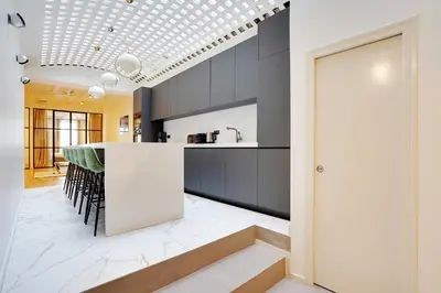 Cuisine ou kitchenette dans l'établissement Bright & cosy apartment Palais Royal