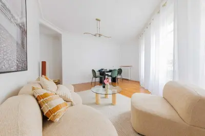 Coin salon dans l'établissement Charming apartment - 2BR-4P - Beaugrenelle