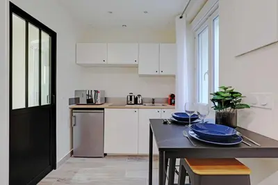Cuisine ou kitchenette dans l'établissement Magnificent studio - 2P - Levallois-Perret