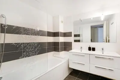 Salle de bains dans l'établissement Pick A Flat's Apartment in Champs-Elysées - Rue Ponthieu