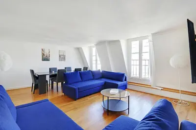 Coin salon dans l'établissement Pick A Flat's Apartment in Champs-Elysées - Rue Ponthieu