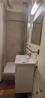 Salle de bains dans l'établissement Cosy studio Clichy Levallois
