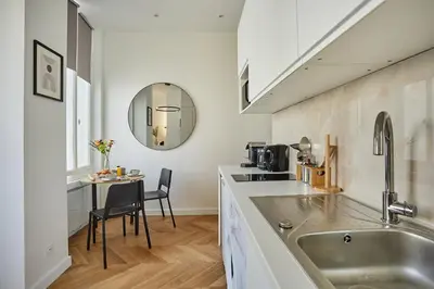 Cuisine ou kitchenette dans l'établissement Studio Arc de Triomphe by Studio prestige