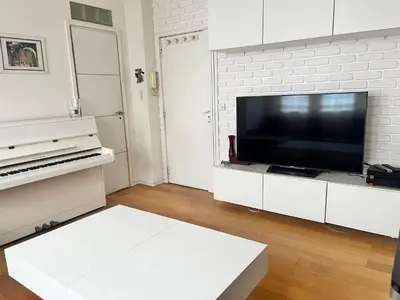 Télévision ou salle de divertissement dans l'établissement Appartement cosy près de la Seine