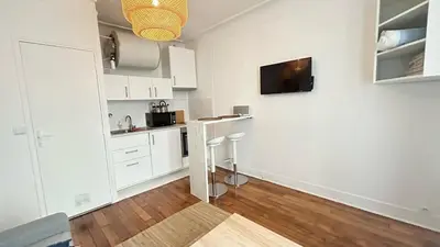 Cuisine ou kitchenette dans l'établissement Coquet Studio Paris 14ème