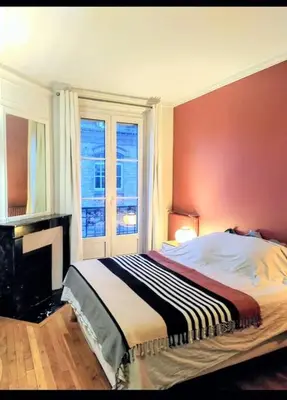 Un ou plusieurs lits dans un hébergement de l'établissement Appartement lumineux - vue sur le canal