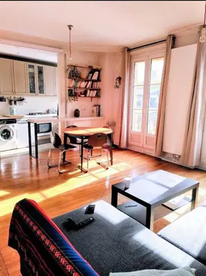 Cuisine ou kitchenette dans l'établissement Appartement lumineux - vue sur le canal