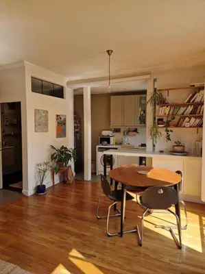 Cuisine ou kitchenette dans l'établissement Appartement lumineux - vue sur le canal