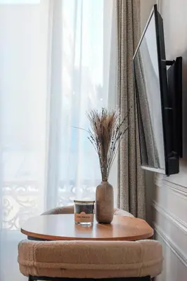 Télévision ou salle de divertissement dans l'établissement Petit Refuge Urbain - Paris 11