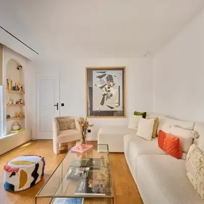 Elegant central flat in Paris