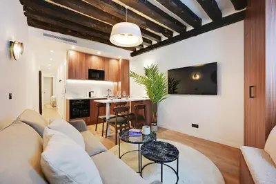 Cuisine ou kitchenette dans l'établissement Chic apartment - 1BR-4P -AC- Marais-Vosges