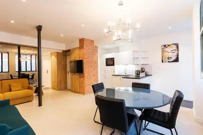 Cuisine ou kitchenette dans l'établissement Loft 1 BR jardin des plantes AC by LCC Agency