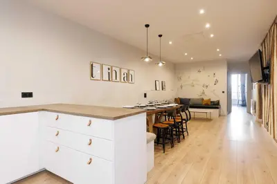 Cuisine ou kitchenette dans l'établissement Cosy apartment - 4BR-12P - Canal Saint-Martin