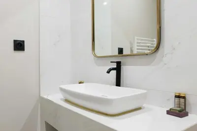 Salle de bains dans l'établissement Cosy apartment - 4BR-12P - Canal Saint-Martin