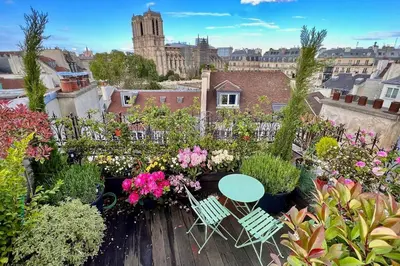 Jardin de l'établissement Rooftop Triplex with Garden at Notre Dame