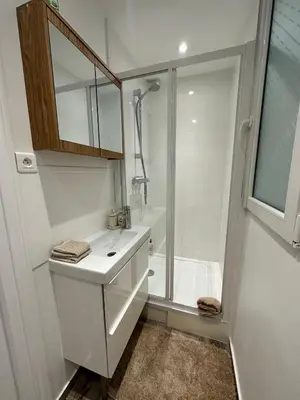 Salle de bains dans l'établissement F2 Champs-Elysées